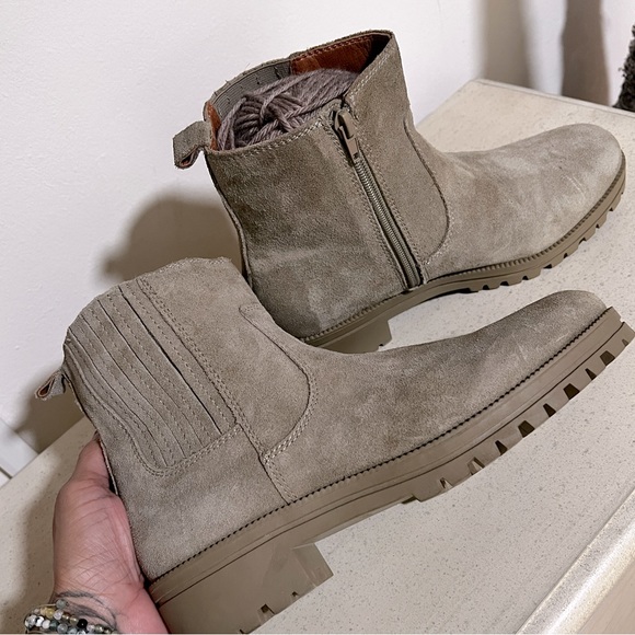 SOLD ❗️Lucky brand Nude/tan boots 🤍. SOLD. - Picture 2 of 9